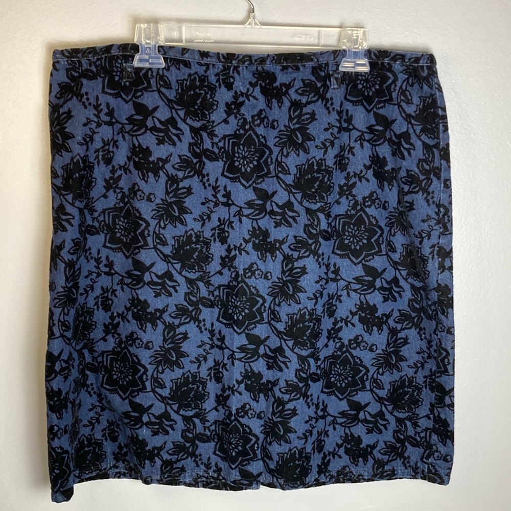 Bill Blass Woman’s Jeans Elegant Blue and Black Floral Pencil Skirt Sz 18W